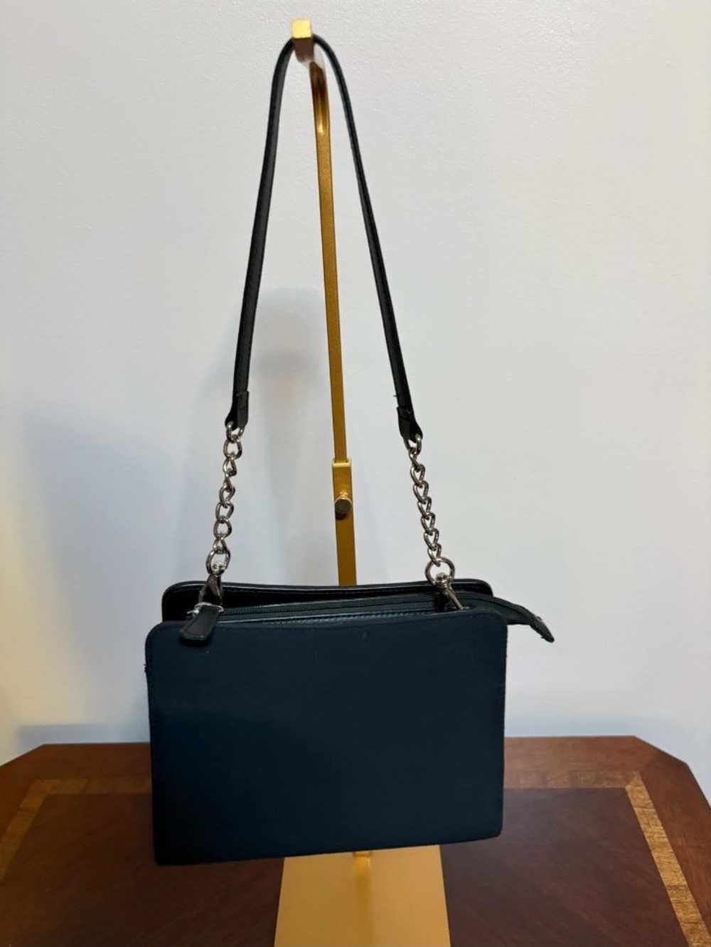 Minimalist Black Chain-Strap Crossbody Bag